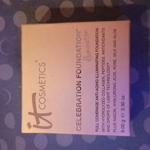 New It cosmetics .30oz powder foundation